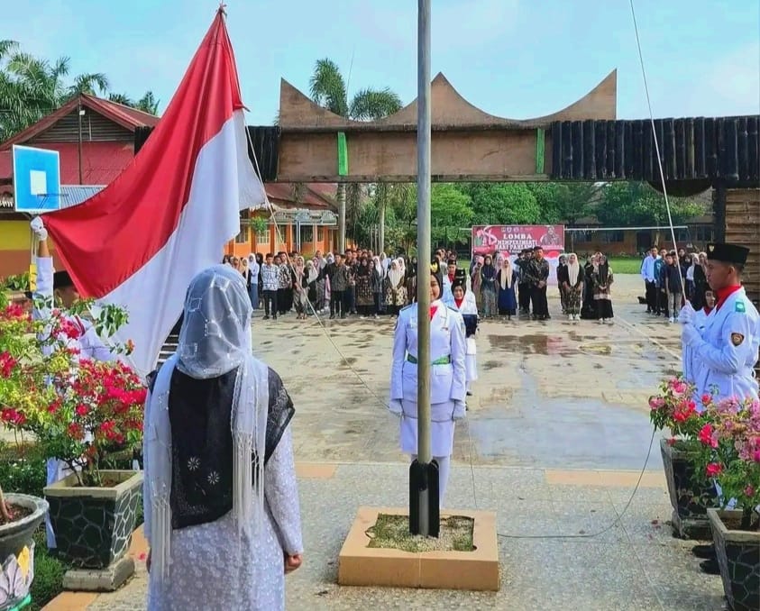 MEMPERINGATI HARI PAHLAWAN